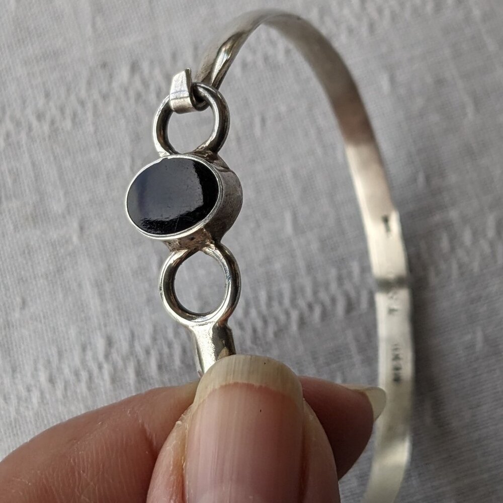 Taxco Sterling Hook-and-Eye Bangle with Black Gem 10g